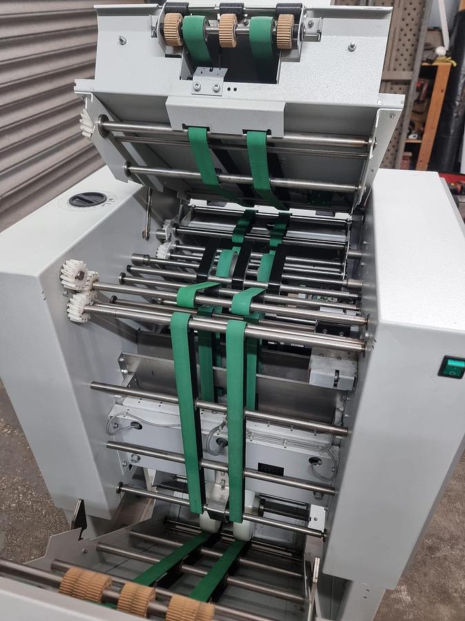 Used morgana auto spinemaster square back machine for booklet making spine