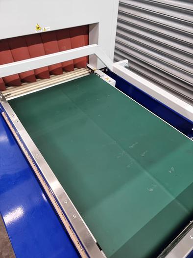 Used SEMIAUTOMATIC SHRINK WRAPPER FOR WRAPPING LARGE ITEMS, PLASTIC WRAP 