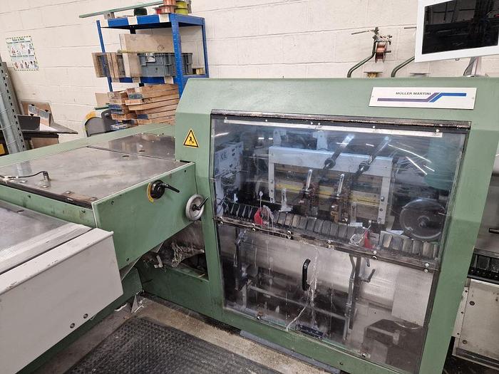 Used MULLER MARTINI BRAVO 6 Station Chain, 6 x 370 Feeders, 1 x Cover Feeder, Bravo Stitching Unit, Three Knife Trimmer, Pratico Stacker Delivery