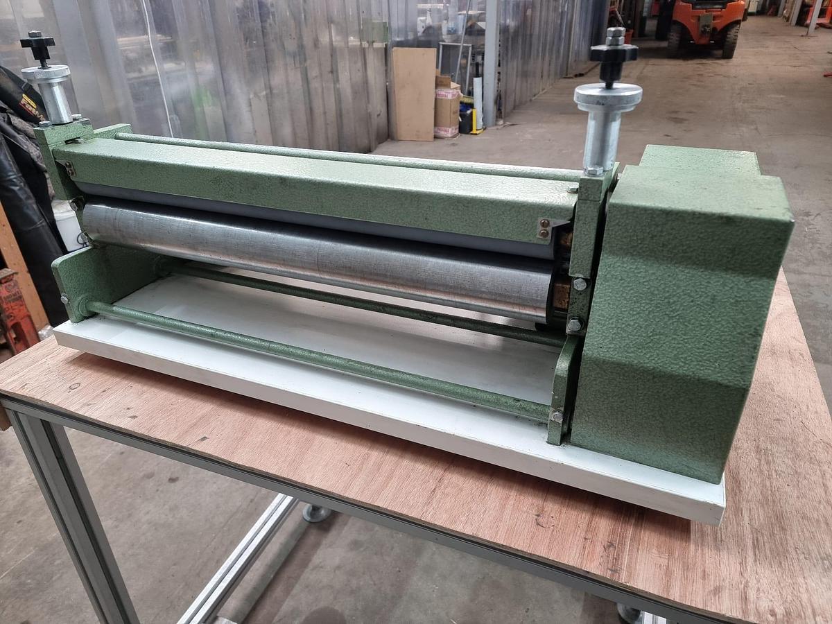 Used sumbel regent 650 enrobing and laminating operations. For fast, clean and even pressing of book covers