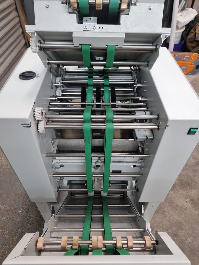 Used morgana auto spinemaster square back machine for booklet spine
