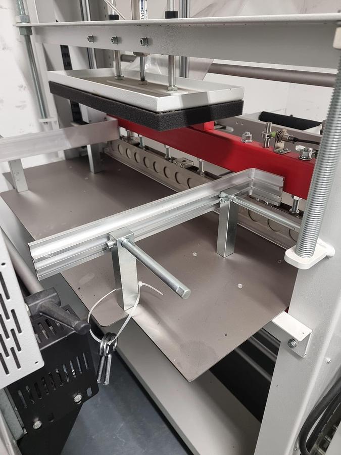 Propac sleeve sealer with heat tunnel 