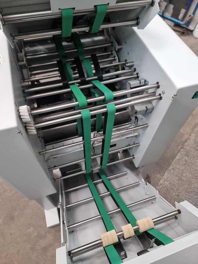 Used morgana documaster square back machine for booklet making