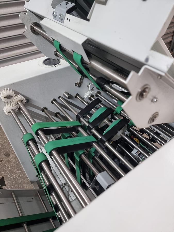 Used morgana auto spinemaster square back machine for booklet making spine