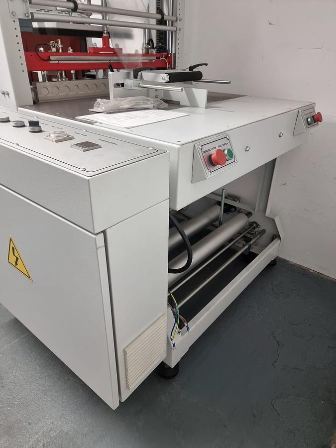 Propac sleeve sealer with heat tunnel 