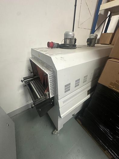 Used Wrapmatic 240 Automatic shrink wrap machine with Heat tunnel