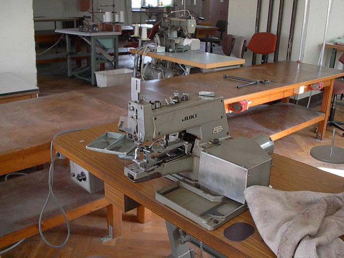 Gebraucht Knopfannähmaschine JUKI MB 372 - 2+4-Loch, Ösen