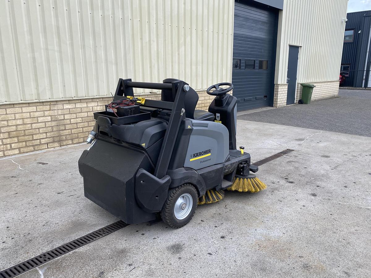 Gebruikt 2015 Karcher KM 105/110 R Bp, Veegmachine, hoogkieper