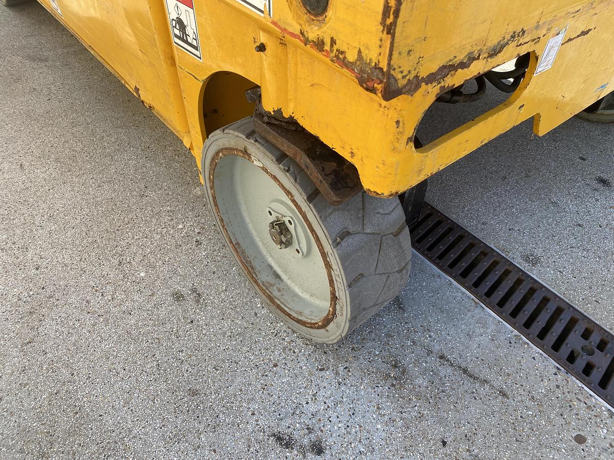 Gebruikt 2011 Haulotte Compact 10, Schaar hoogwerker