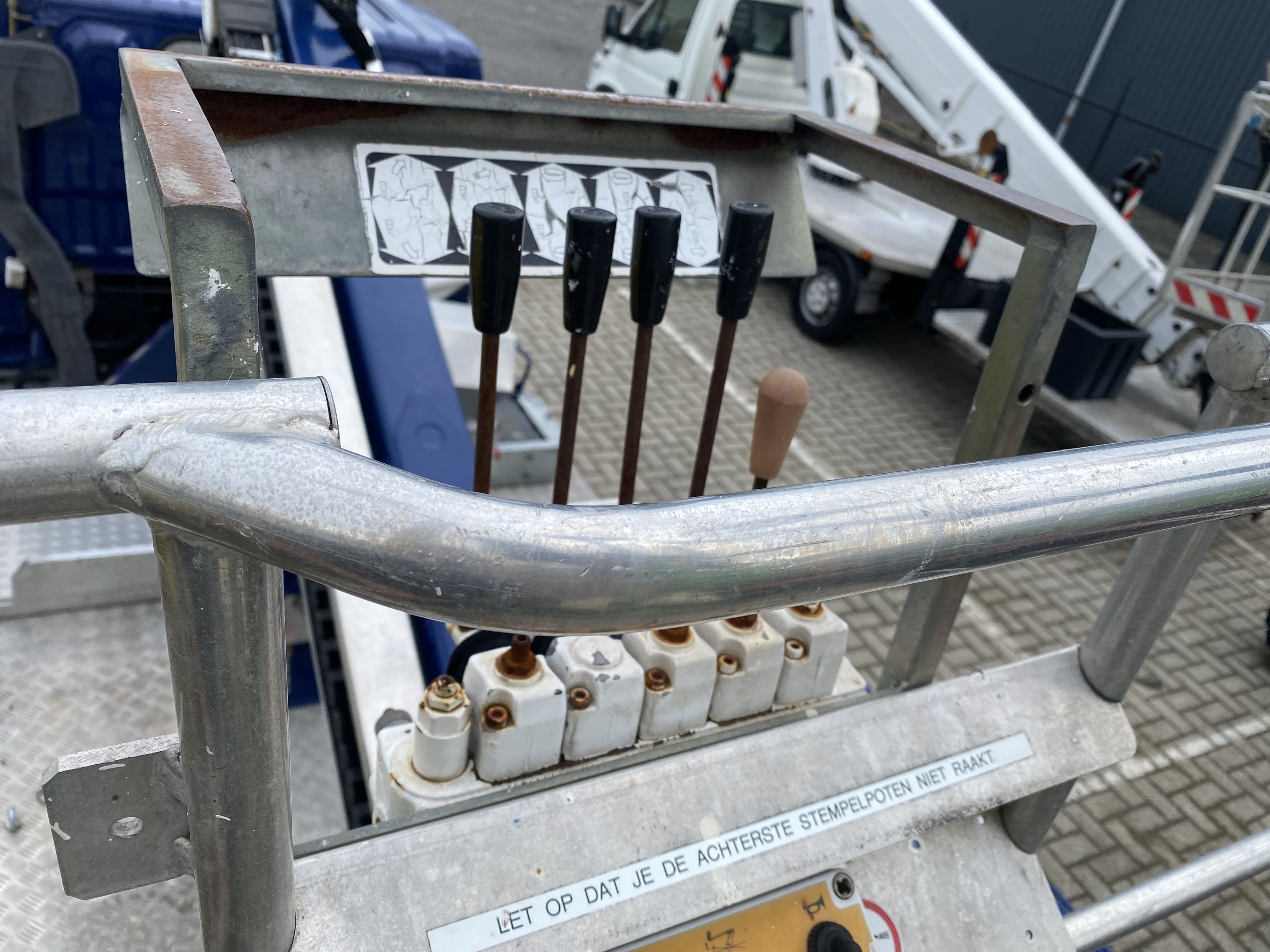 Gebruikt 2002 Oil & Steel Scorpion 130, Autohoogwerker, 13 meter