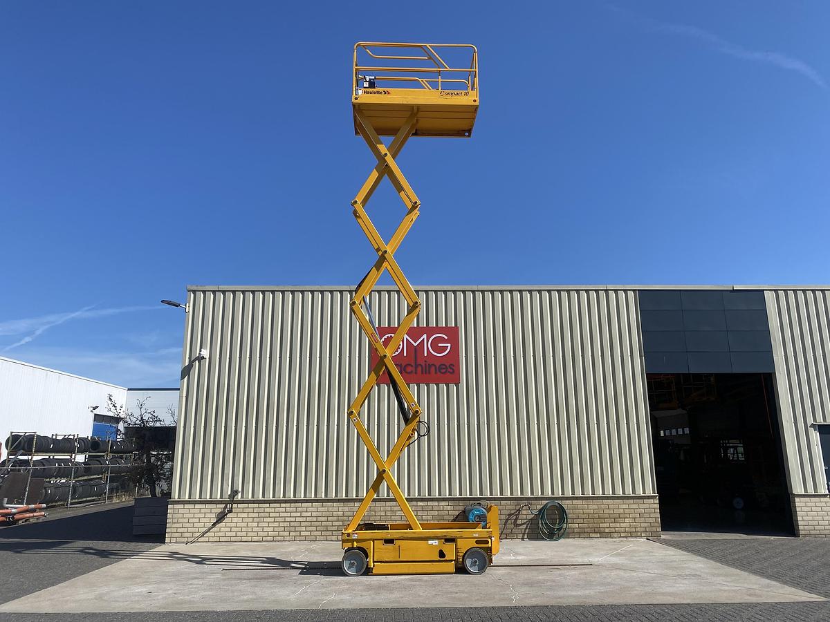 Gebruikt 2011 Haulotte Compact 10, Schaar hoogwerker