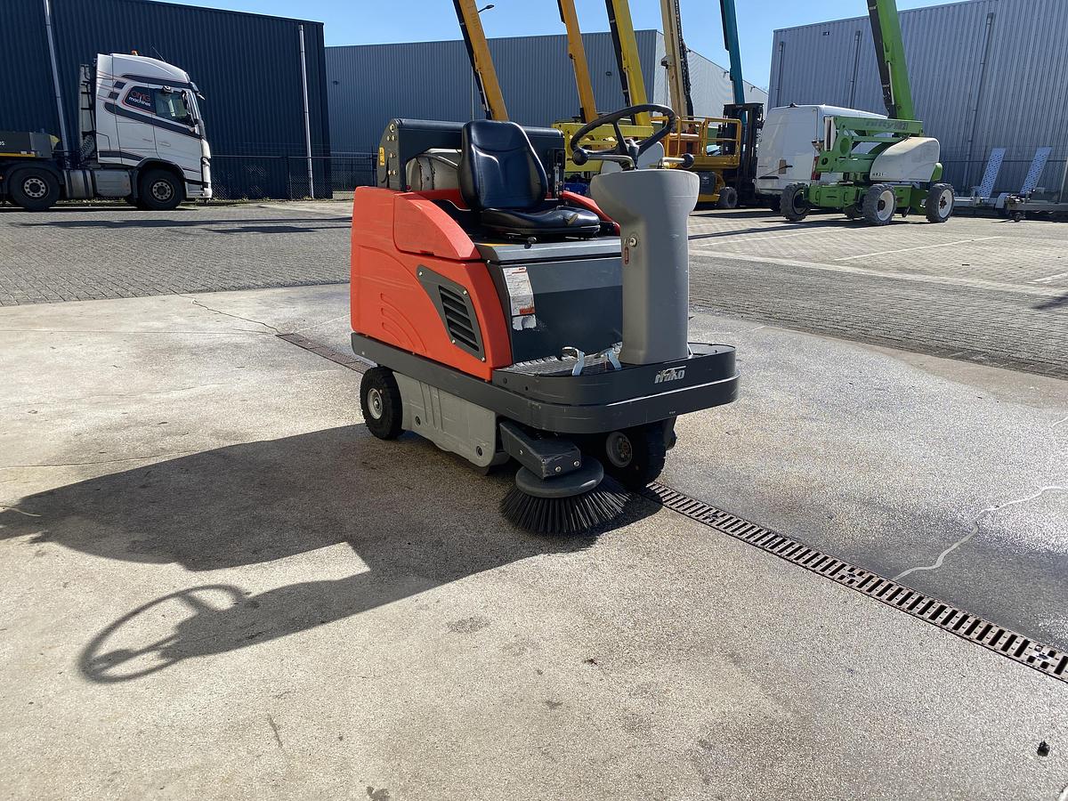 Gebruikt 2015 Hako Sweepmaster P980 RH, Veegmachine
