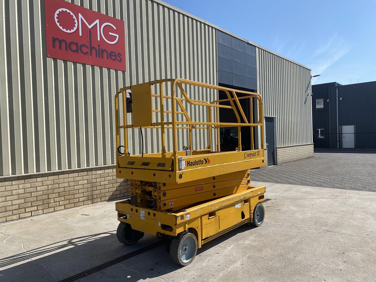 Gebruikt 2011 Haulotte Compact 10, Schaar hoogwerker