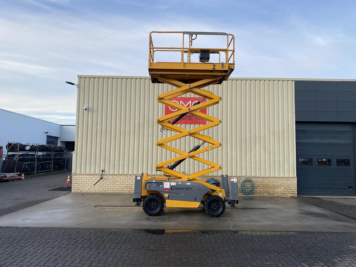 Gebruikt Haulotte Compact 12DX, Schaar hoogwerker, 4X4 Diesel