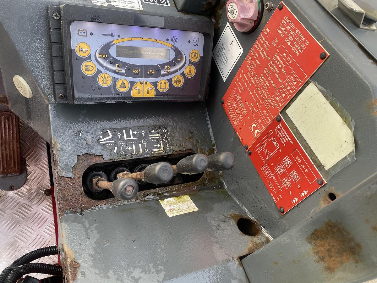 Gebruikt 2006 Moffett M4 25.3 / Kooiaap