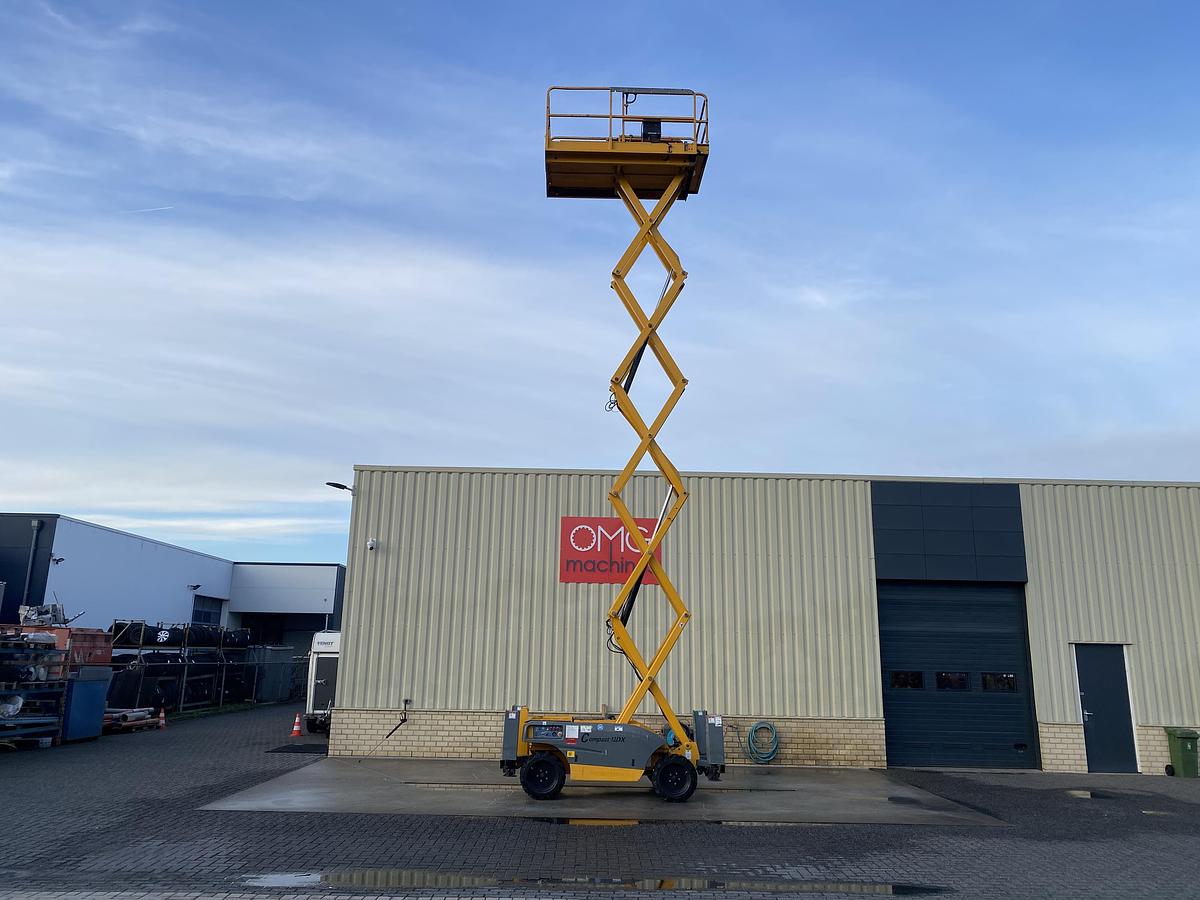 Gebruikt Haulotte Compact 12DX, Schaar hoogwerker, 4X4 Diesel