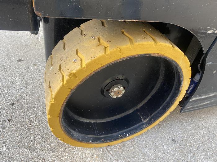 Gebruikt 2008 Airo X8EN, 10 meter, schaar hoogwerker