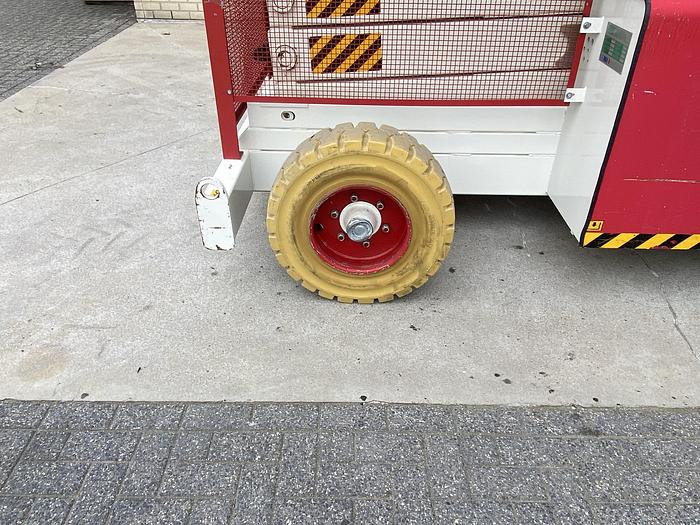 Gebruikt 2002 Airo SF1380-E, Schaar hoogwerker, 16 meter