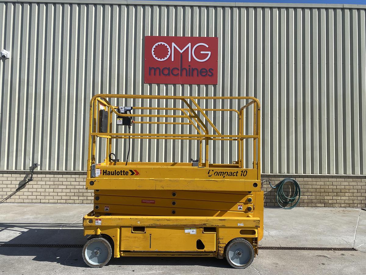 Gebruikt 2011 Haulotte Compact 10, Schaar hoogwerker