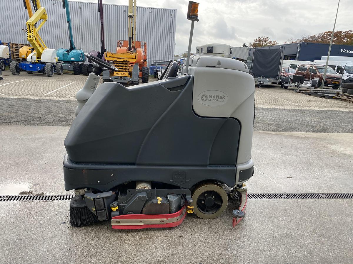 Gebruikt 2021 Nilfisk SC6500 1300C, Veeg- Schrobmachine