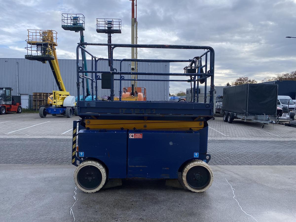 Gebruikt 2008 Iteco IT12151, Schaar hoogwerker, 14 meter