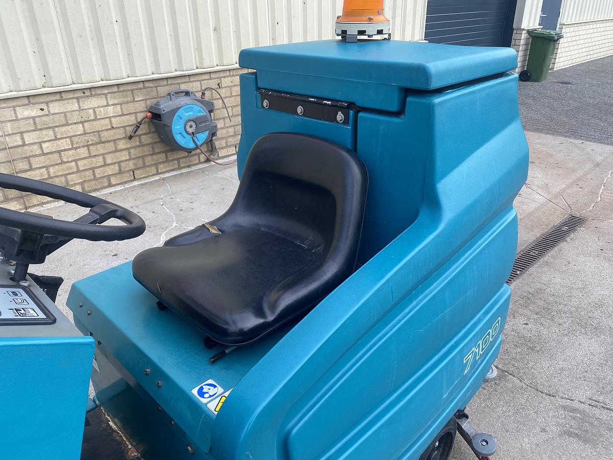 Gebruikt 2005 Tennant 7100, Schrobmachine, 85 cm