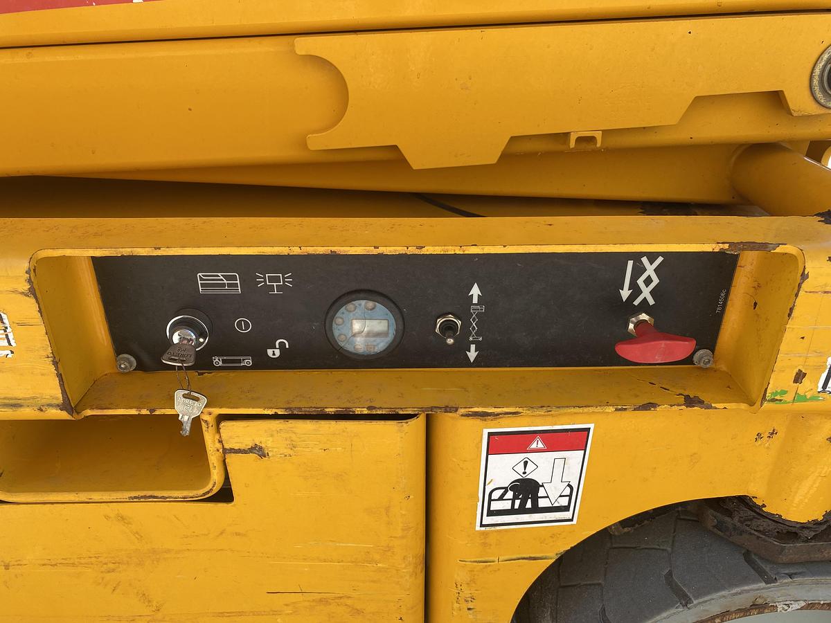 Gebruikt 2011 Haulotte Compact 10, Schaar hoogwerker