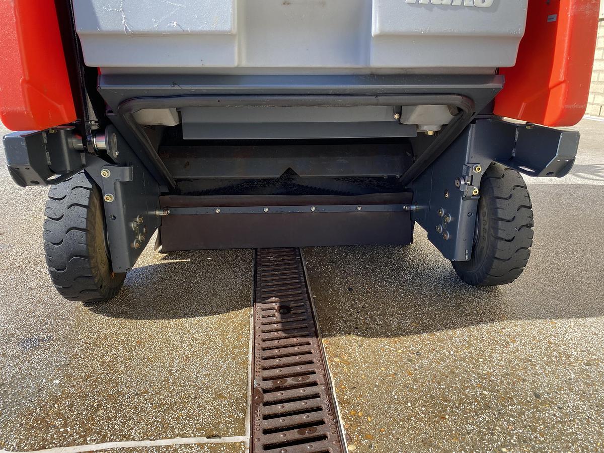 Gebruikt 2015 Hako Sweepmaster P980 RH, Veegmachine