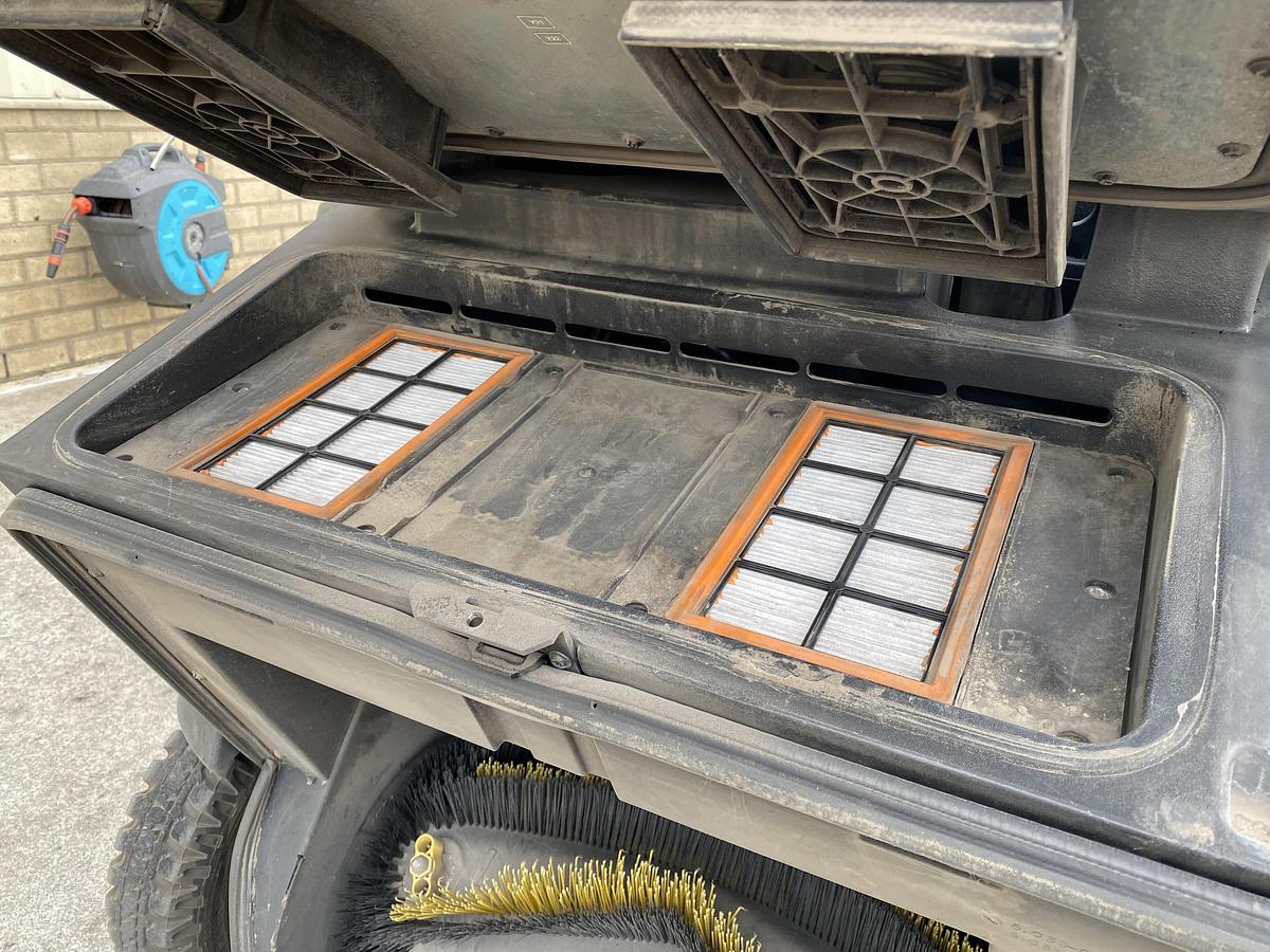 Gebruikt 2015 Karcher KM 105/110 R Bp, Veegmachine, hoogkieper