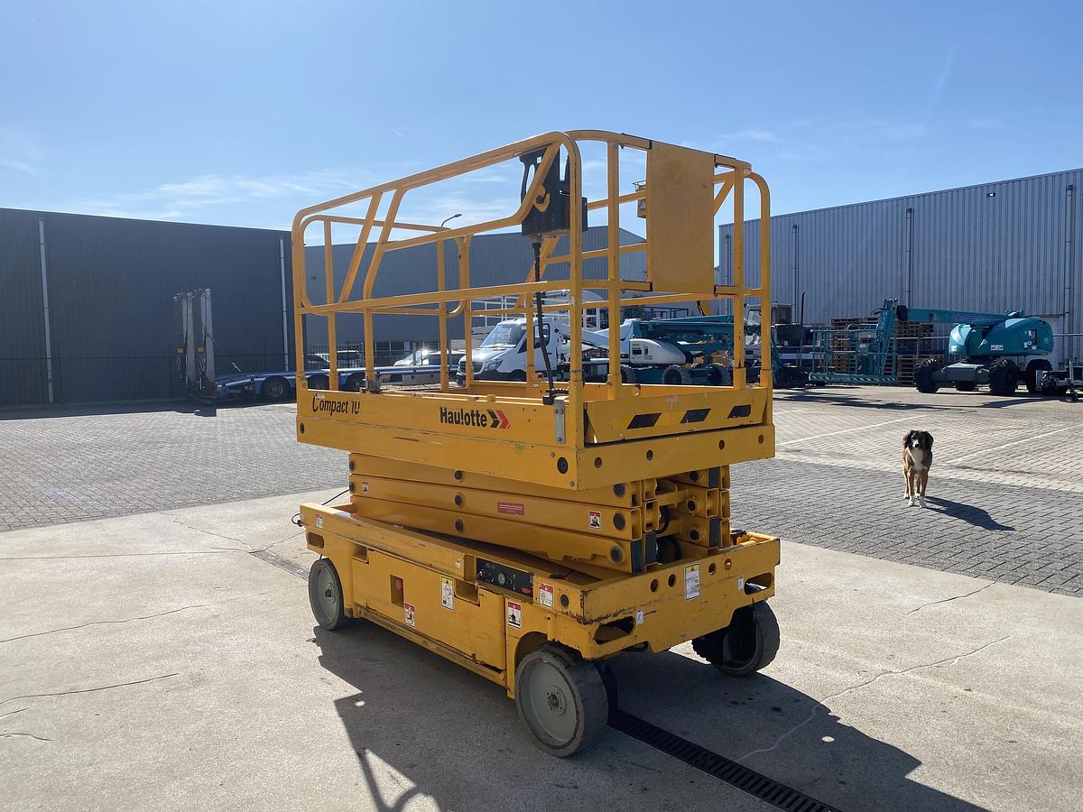 Gebruikt 2011 Haulotte Compact 10, Schaar hoogwerker