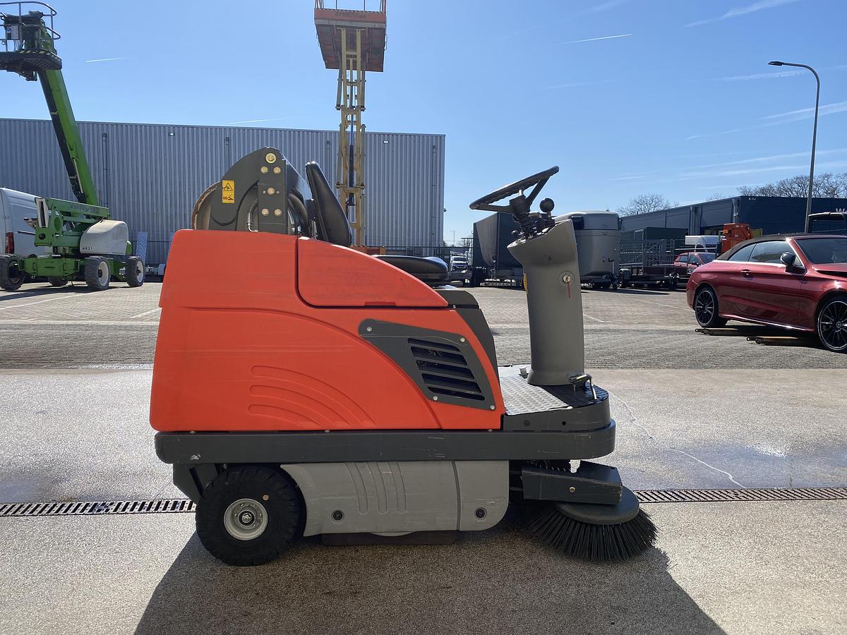 Gebruikt 2015 Hako Sweepmaster P980 RH, Veegmachine