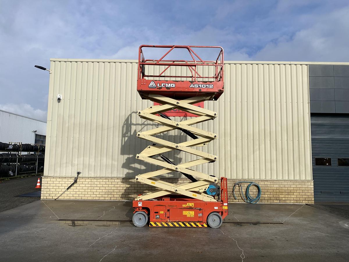 Gebruikt 2008 LGMG AS1012, Schaar hoogwerker, 12 meter