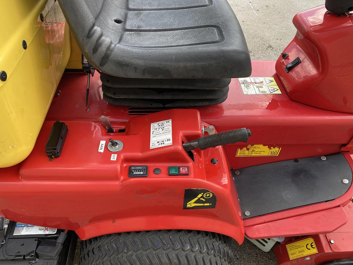 Gebruikt 2001 Gianni Ferrari PG180, veegmachine