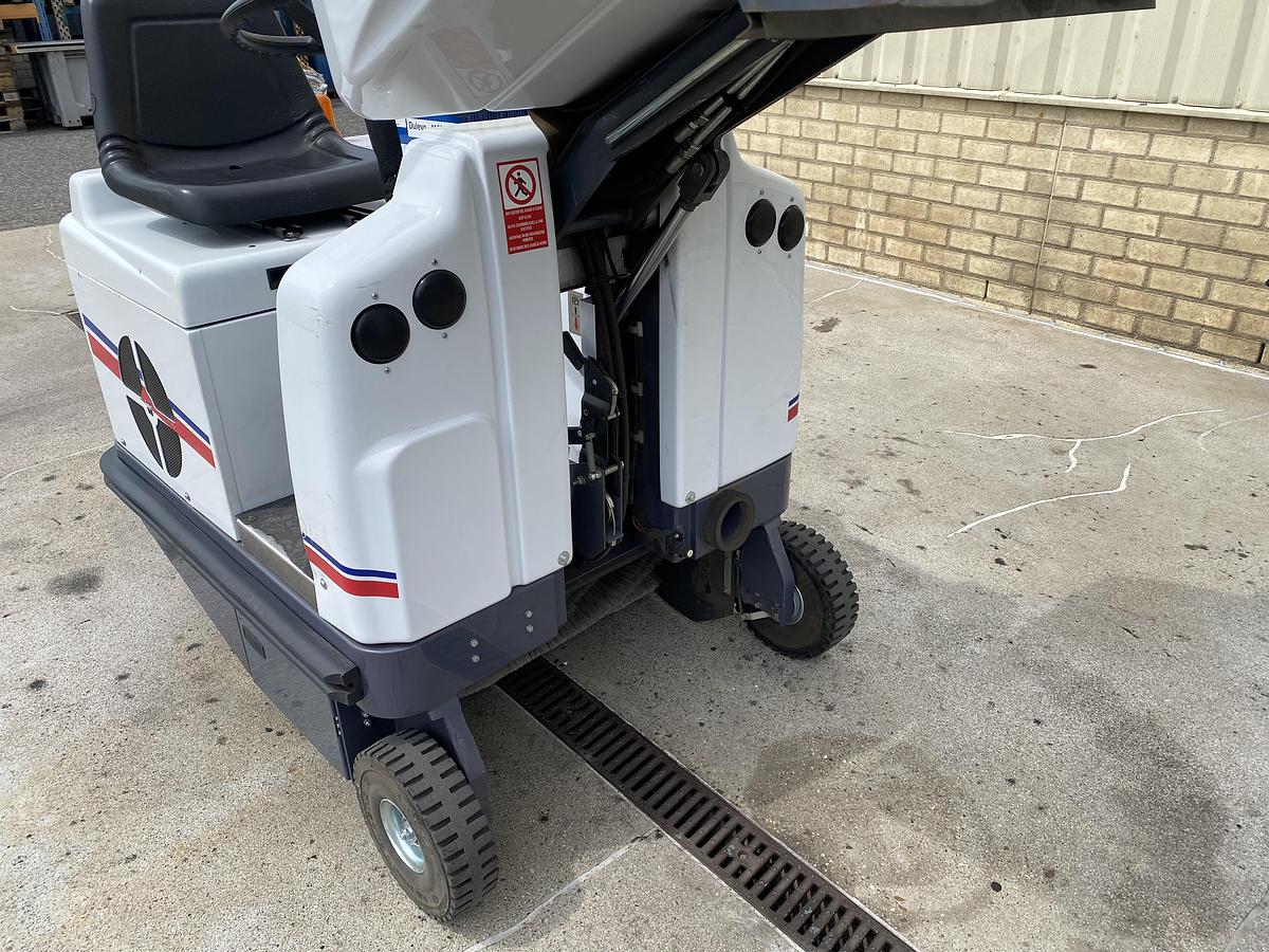 Gebruikt 2010 Dulevo 1100 EH, Veegmachine, Hoogkieper