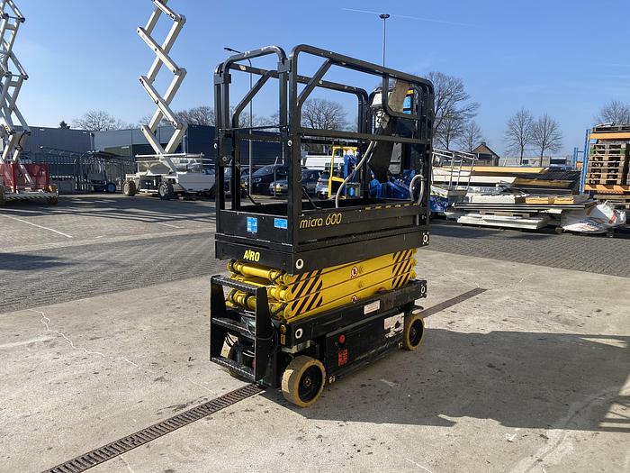 Gebruikt 2007 Airo Micra 600, Schaar hoogwerker, 8 meter