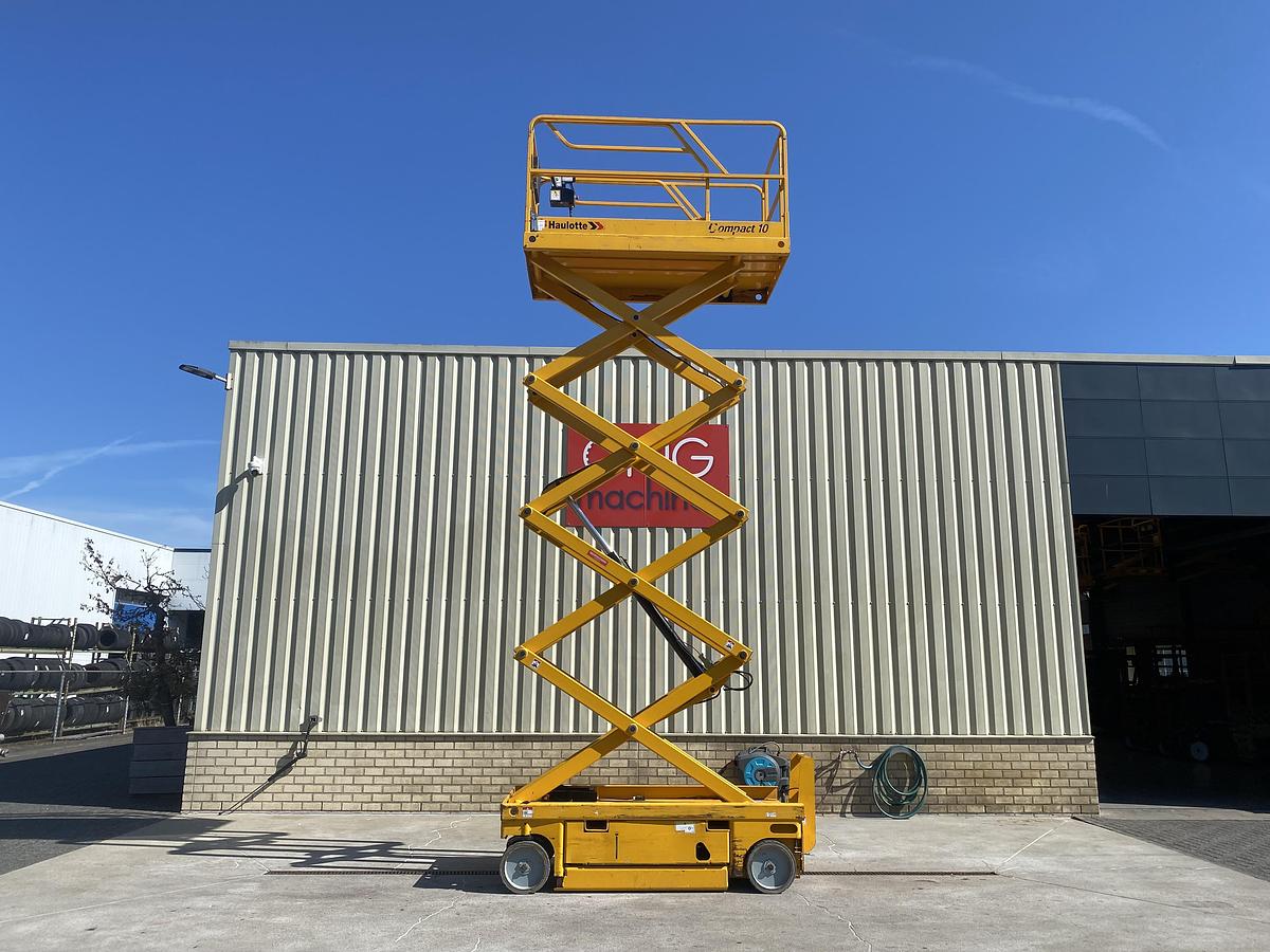 Gebruikt 2011 Haulotte Compact 10, Schaar hoogwerker