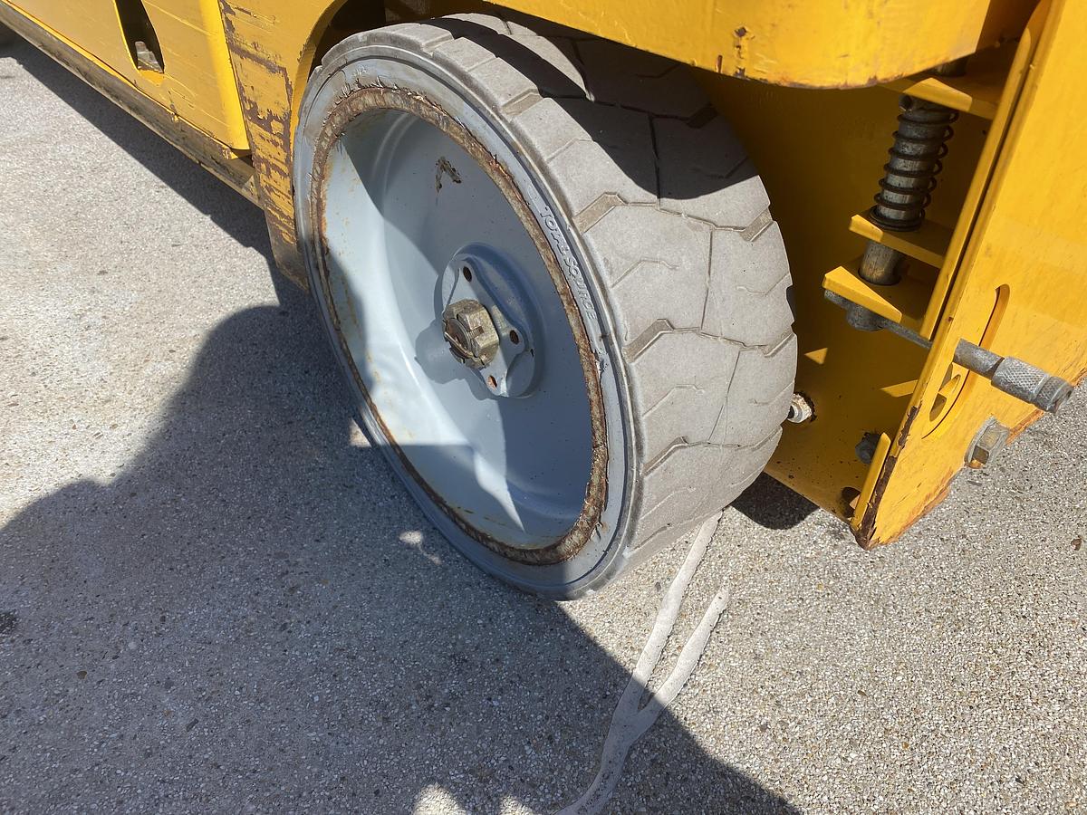 Gebruikt 2011 Haulotte Compact 10, Schaar hoogwerker