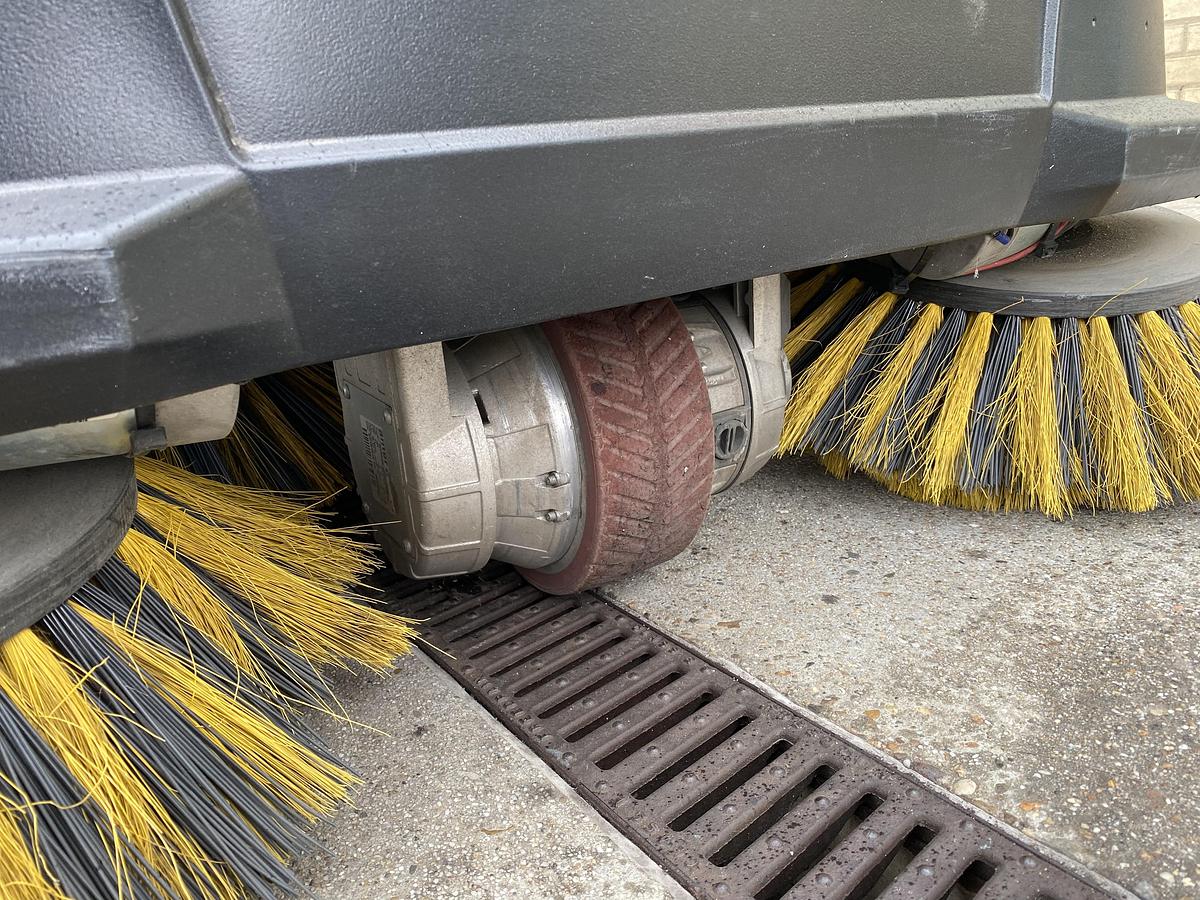 Gebruikt 2015 Karcher KM 105/110 R Bp, Veegmachine, hoogkieper