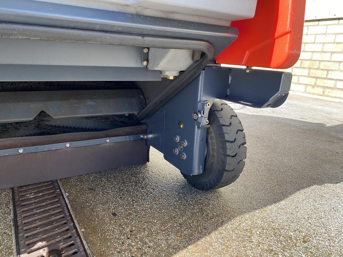 Gebruikt 2015 Hako Sweepmaster P980 RH, Veegmachine