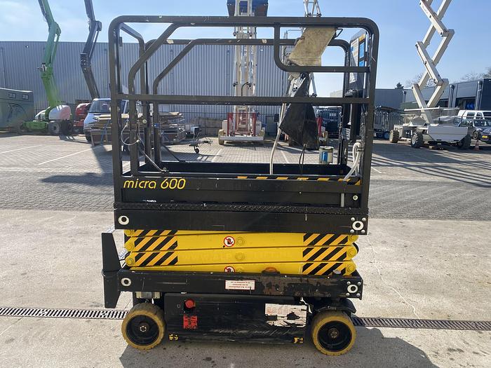 Gebruikt 2007 Airo Micra 600, Schaar hoogwerker, 8 meter