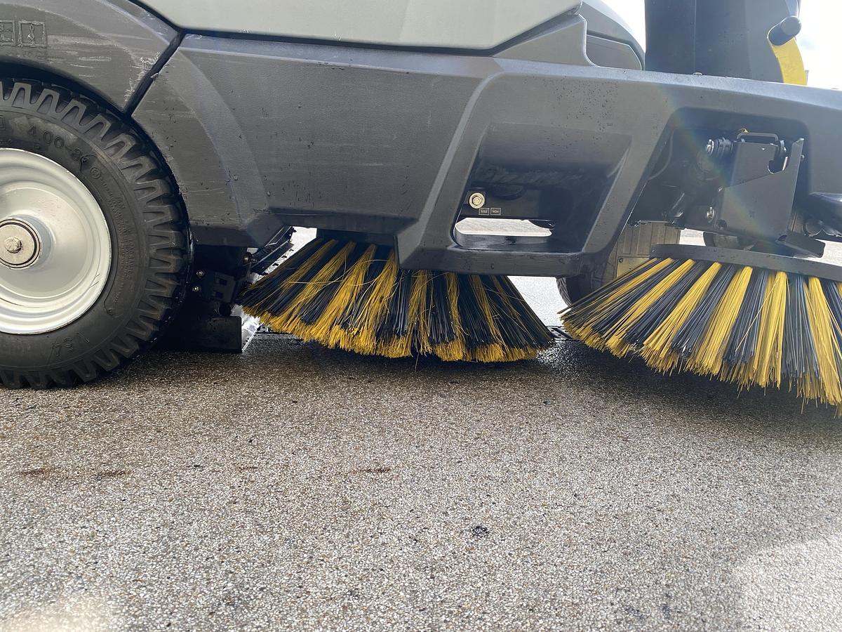 Gebruikt 2015 Karcher KM 105/110 R Bp, Veegmachine, hoogkieper