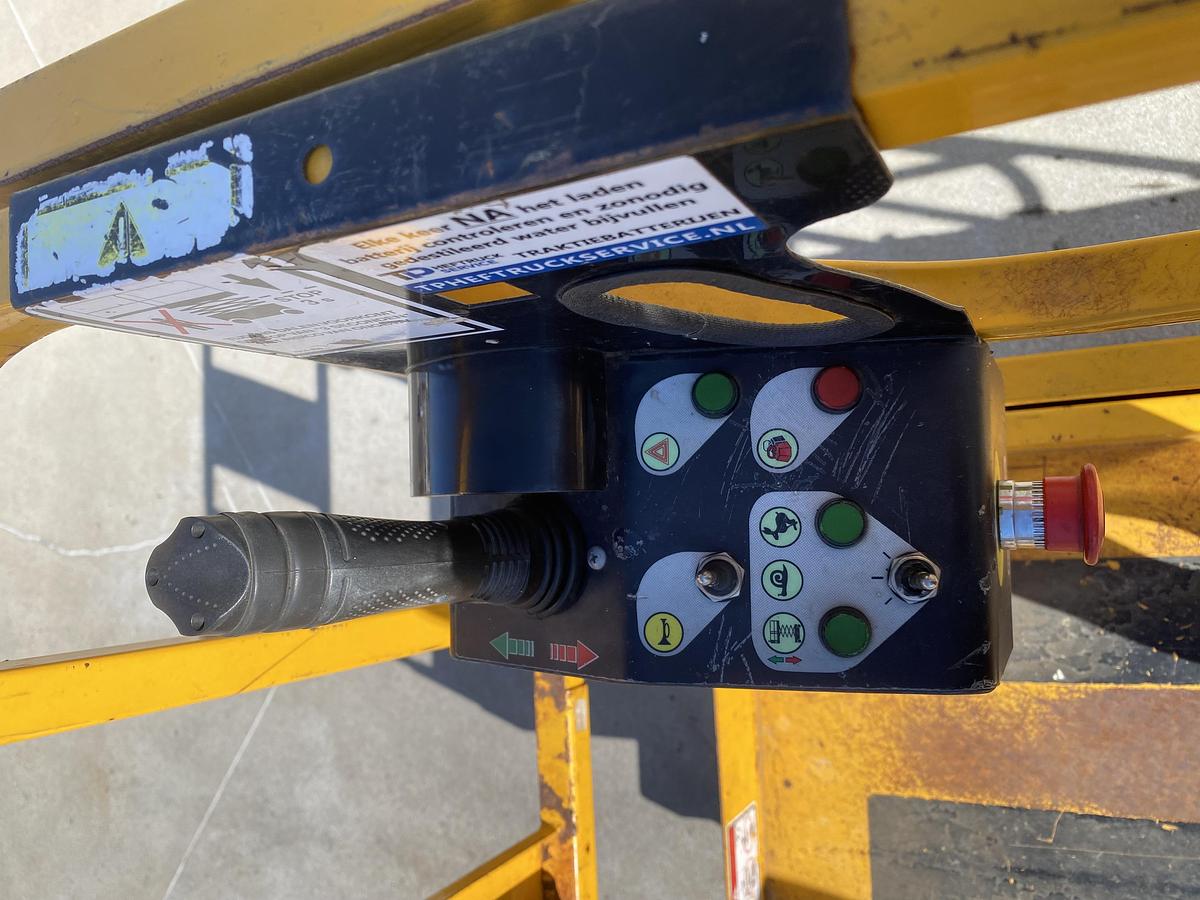 Gebruikt 2011 Haulotte Compact 10, Schaar hoogwerker