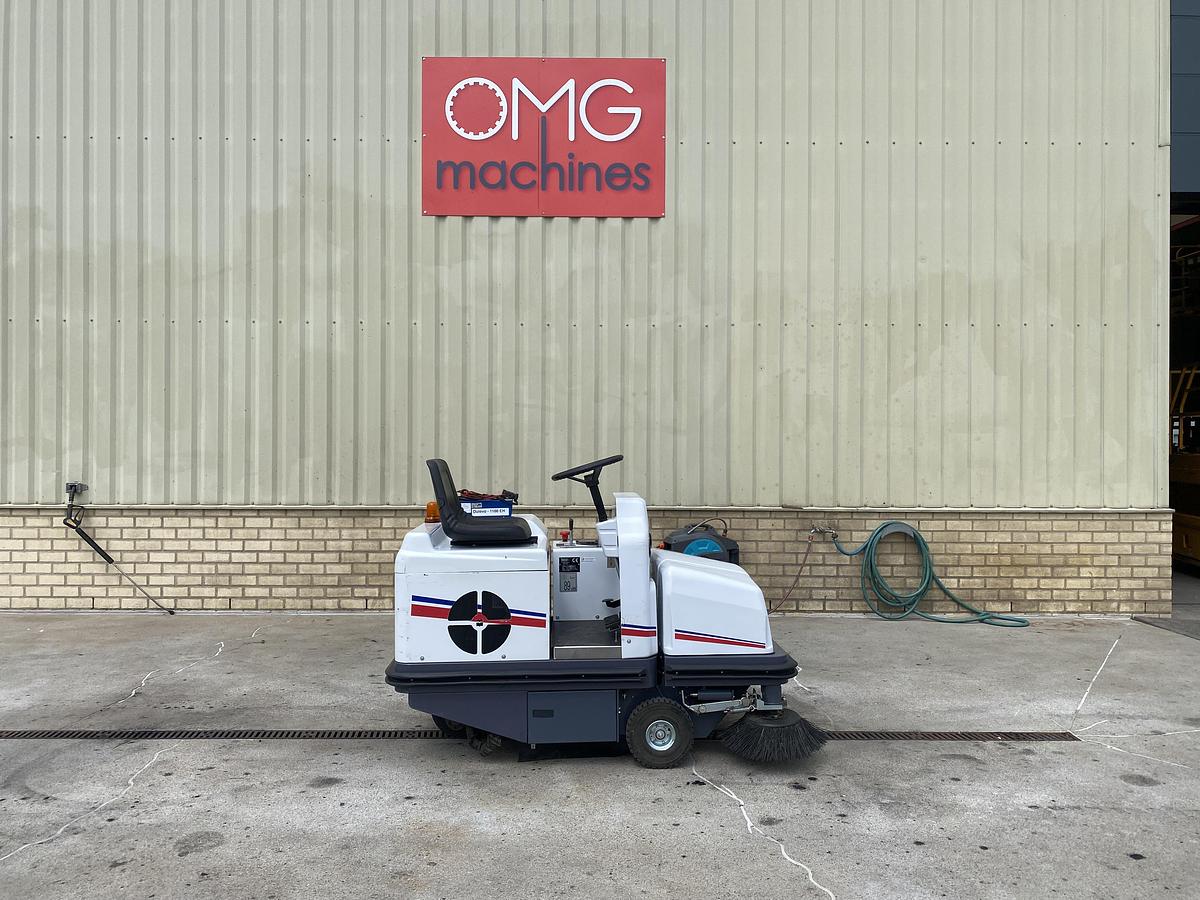 Gebruikt 2010 Dulevo 1100 EH, Veegmachine, Hoogkieper