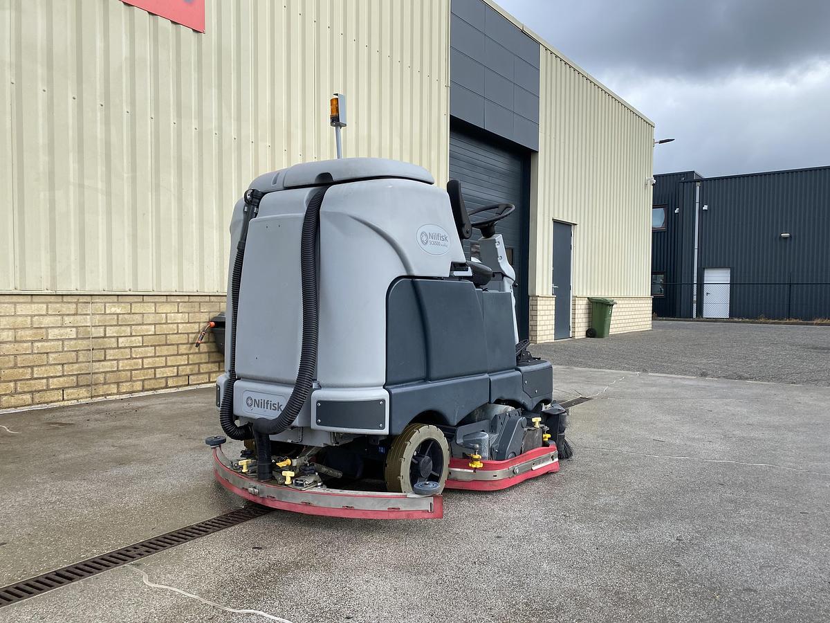 Gebruikt 2021 Nilfisk SC6500 1300C, Veeg- Schrobmachine