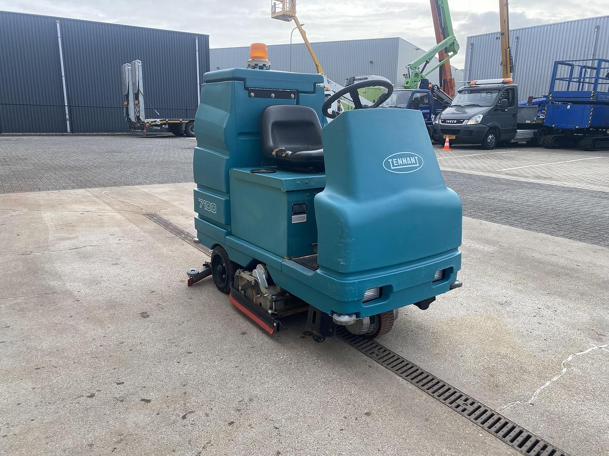 Gebruikt 2005 Tennant 7100, Schrobmachine, 85 cm