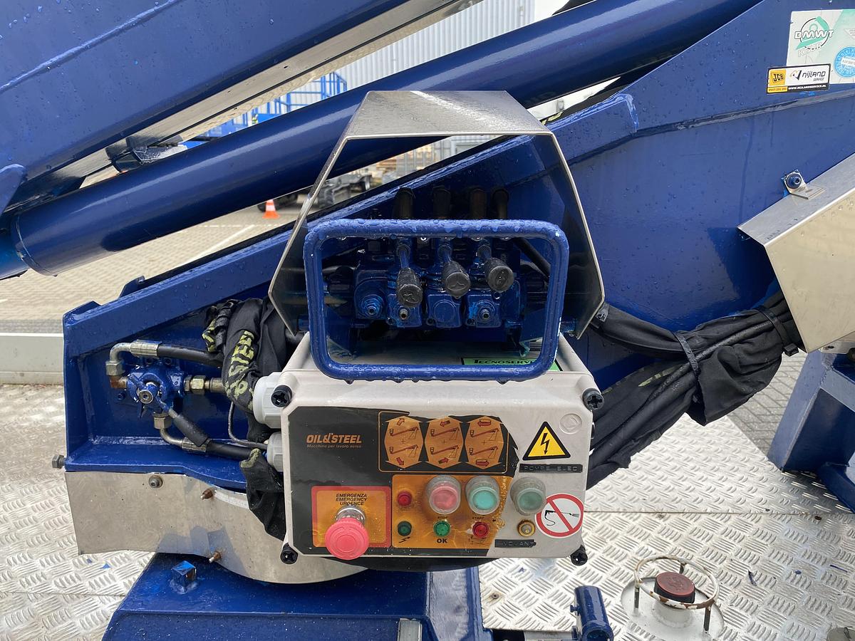 Gebruikt 2002 Oil & Steel Scorpion 130, Autohoogwerker, 13 meter