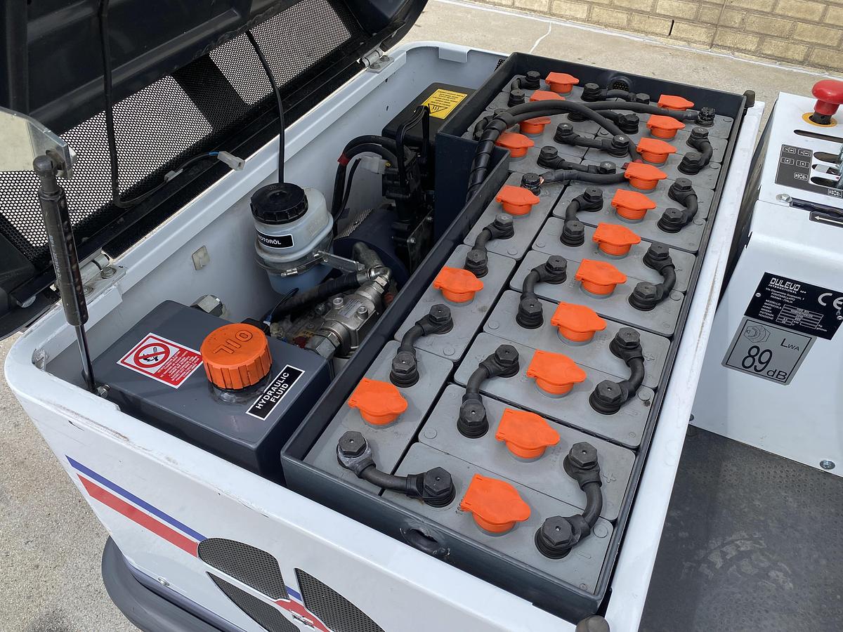 Gebruikt 2010 Dulevo 1100 EH, Veegmachine, Hoogkieper