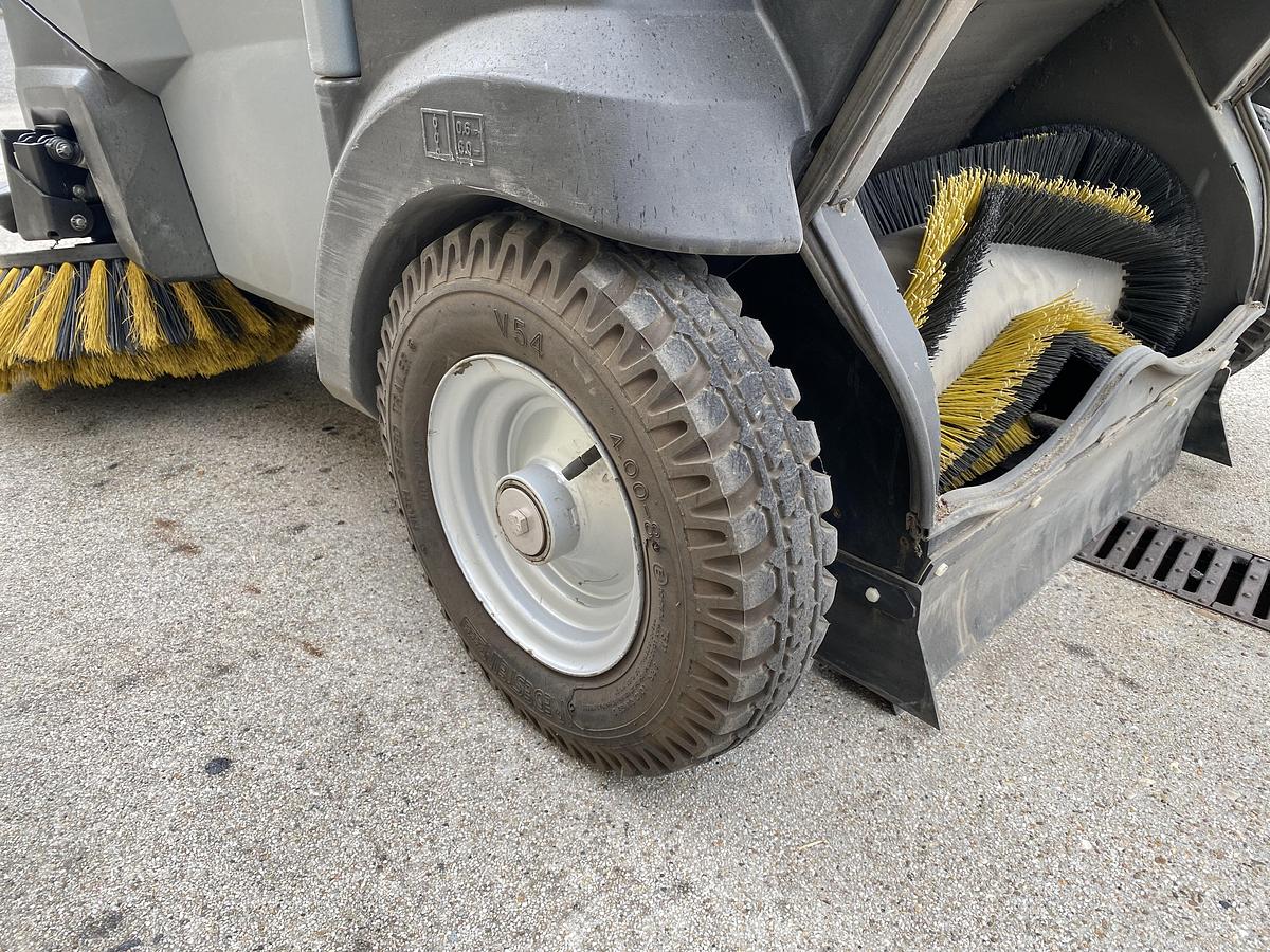 Gebruikt 2015 Karcher KM 105/110 R Bp, Veegmachine, hoogkieper