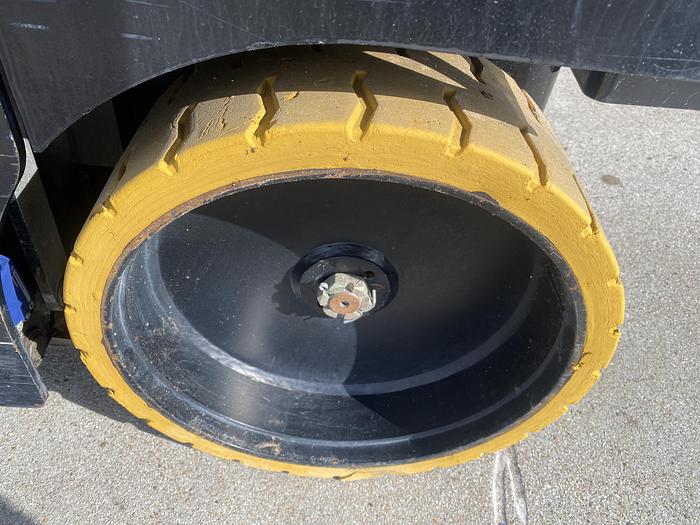 Gebruikt 2008 Airo X8EN, 10 meter, schaar hoogwerker