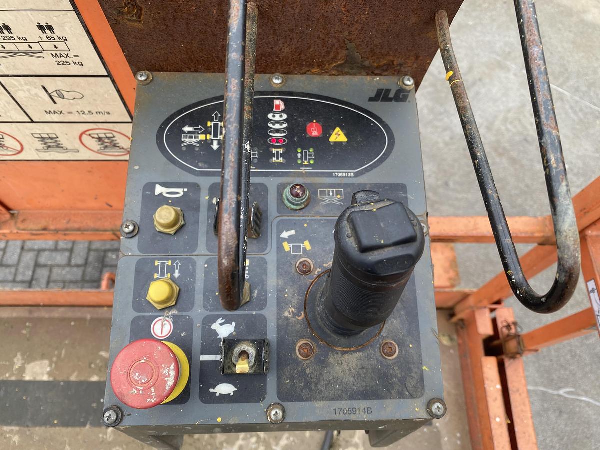 Gebruikt 2011 JLG 3394RT, Schaar hoogwerker, 4x4